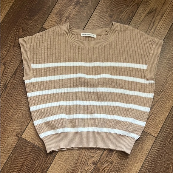 moon & madison Striped Tan and White Knit Sweater Vest Medium - Picture 1 of 6
